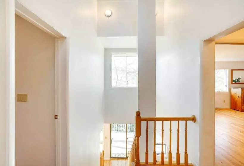 Great Barrington Lakeside Getaway W/ Kayak & Grill