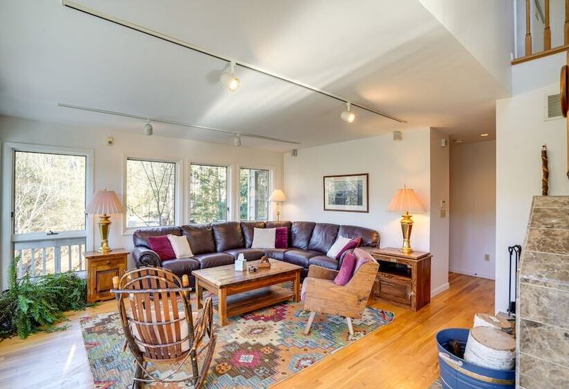 Great Barrington Lakeside Getaway W/ Kayak & Grill