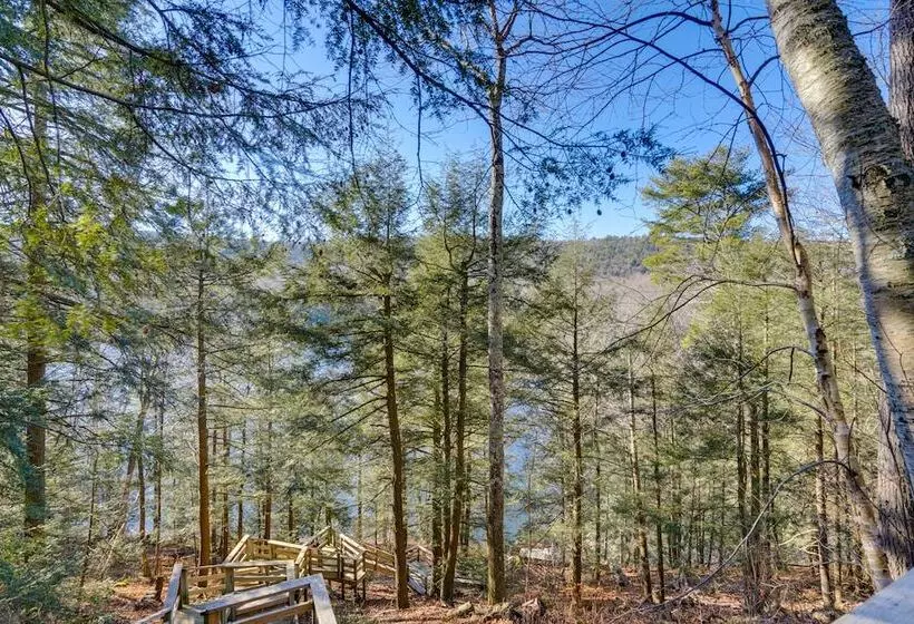 Great Barrington Lakeside Getaway W/ Kayak & Grill