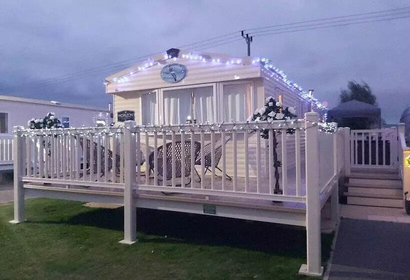 ホテル Caravansleeps8 Hottub Fireplace Garden Patio