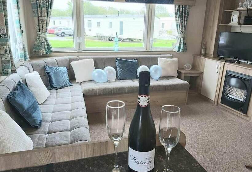 호텔 Caravansleeps8 Hottub Fireplace Garden Patio