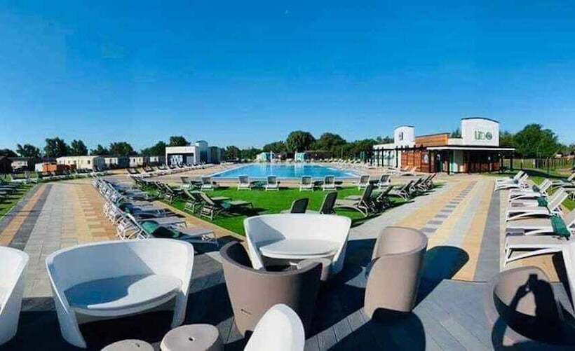 호텔 Caravansleeps8 Hottub Fireplace Garden Patio