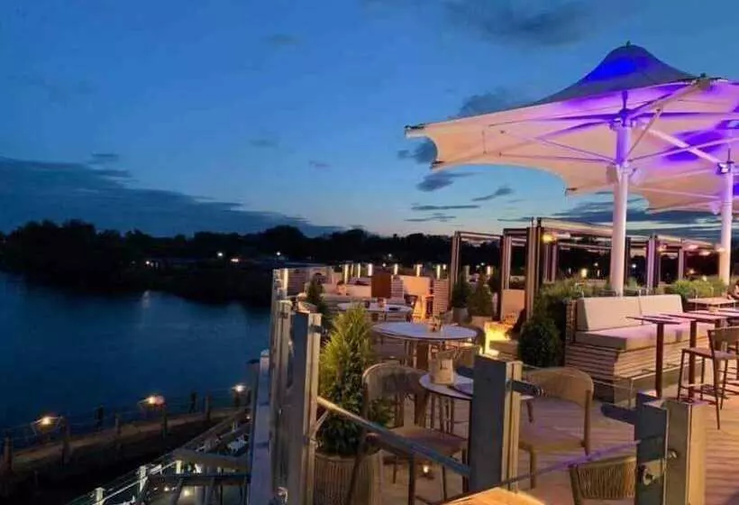 ホテル Caravansleeps8 Hottub Fireplace Garden Patio