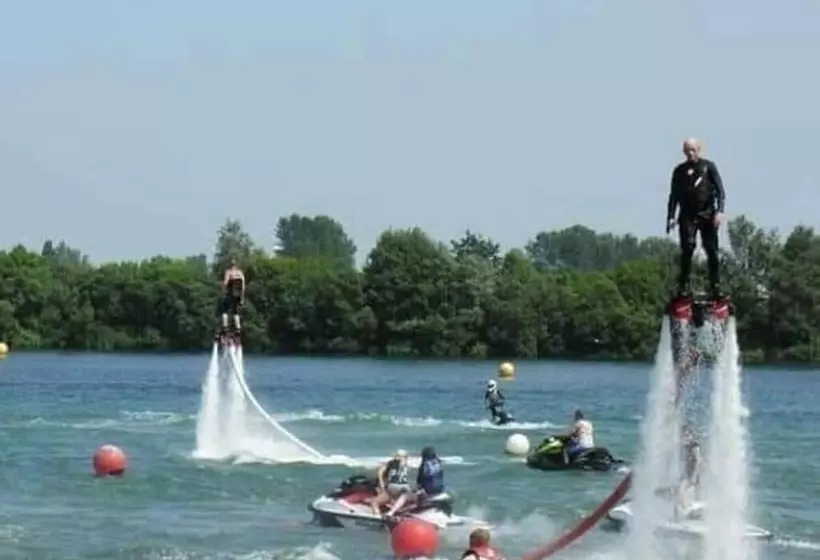 ホテル Caravansleeps8 Hottub Fireplace Garden Patio