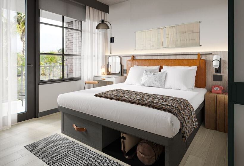 فندق Moxy St. Petersburg Downtown