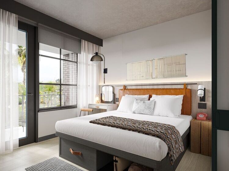 فندق Moxy St. Petersburg Downtown