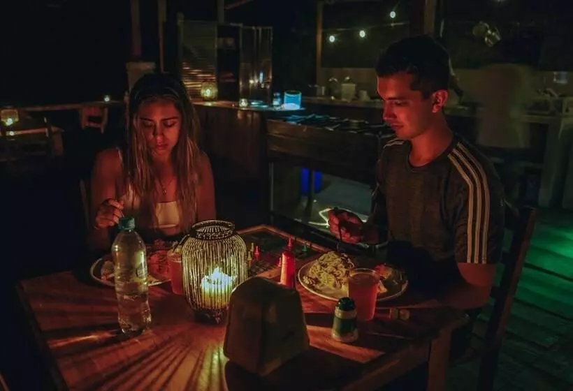 ホテル Tigrillo Rio Claroby Loscoloresecoparque