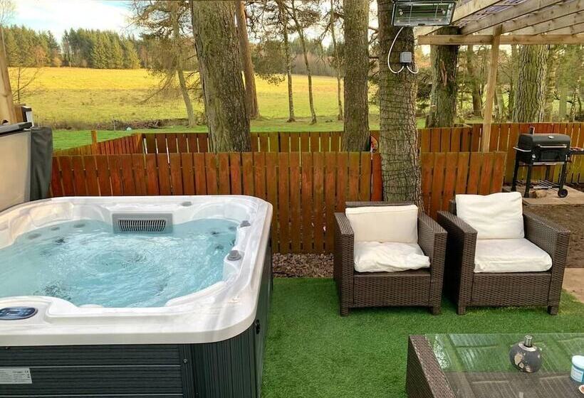 Lovely Semi Rural Caravan & Hot Tub   Sleeps Fam 6