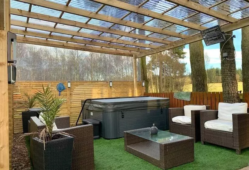 Lovely Semi Rural Caravan & Hot Tub   Sleeps Fam 6