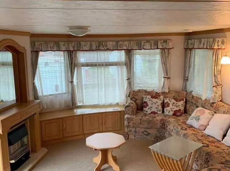 Lovely Semi Rural Caravan & Hot Tub   Sleeps Fam 6