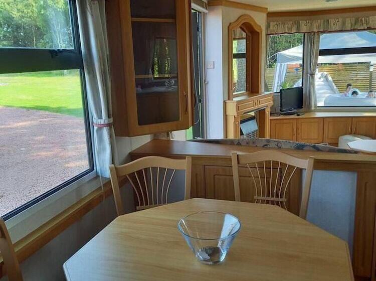 Lovely Semi Rural Caravan & Hot Tub   Sleeps Fam 6