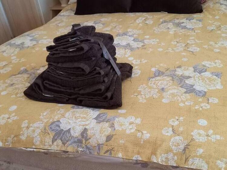 Lovely Semi Rural Caravan & Hot Tub   Sleeps Fam 6