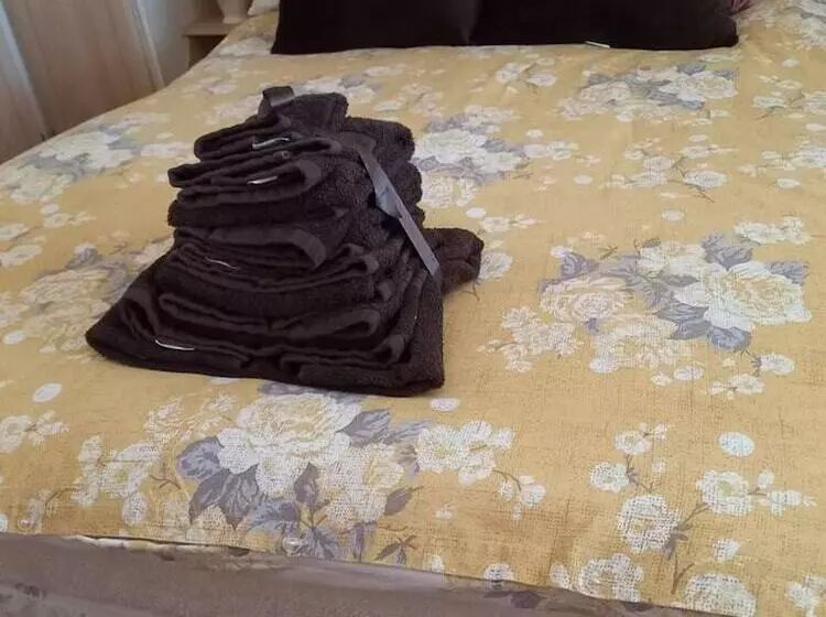 Lovely Semi Rural Caravan & Hot Tub   Sleeps Fam 6