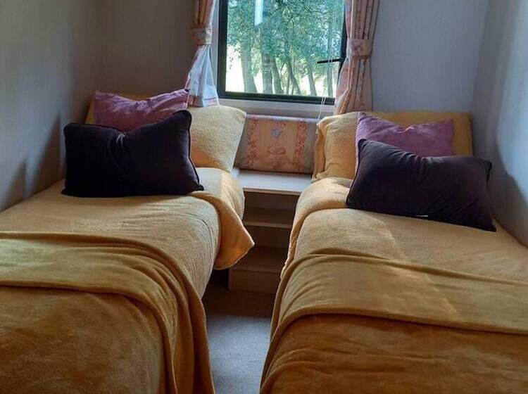 Lovely Semi Rural Caravan & Hot Tub   Sleeps Fam 6