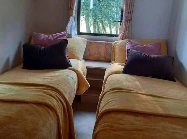 Lovely Semi Rural Caravan & Hot Tub   Sleeps Fam 6