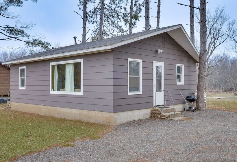 Pet Friendly Cabin Retreat: Wisconsin River Access