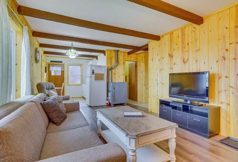 Pet Friendly Cabin Retreat: Wisconsin River Access