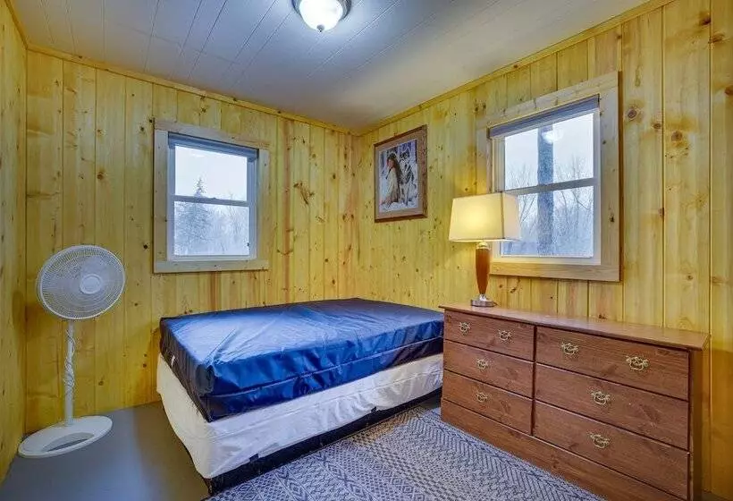 Pet Friendly Cabin Retreat: Wisconsin River Access