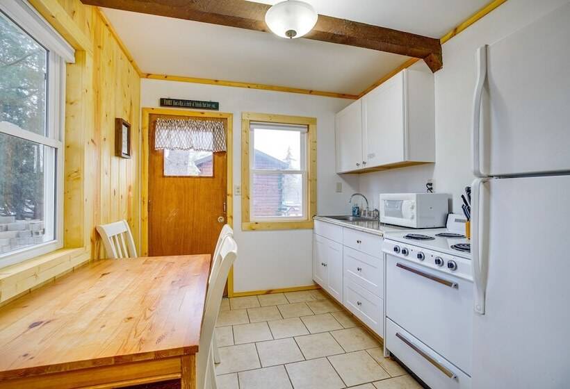 Pet Friendly Cabin Retreat: Wisconsin River Access