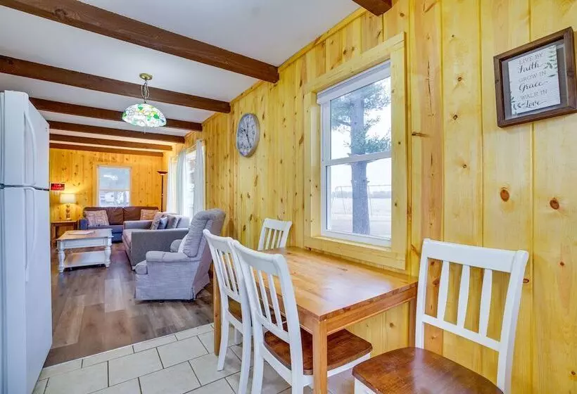 Pet Friendly Cabin Retreat: Wisconsin River Access