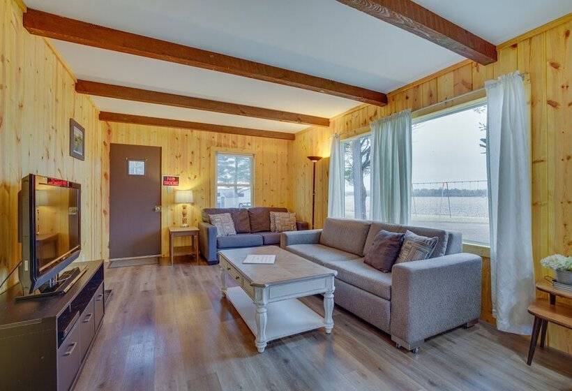 Pet Friendly Cabin Retreat: Wisconsin River Access