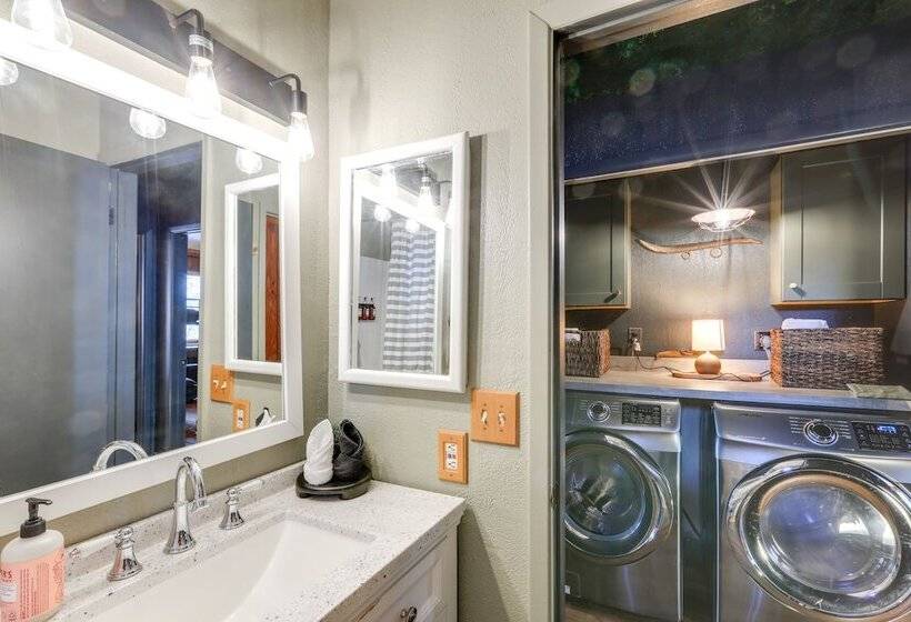 Munds Park Cabin W/ Deck & Fire Pit: Walk To Trail