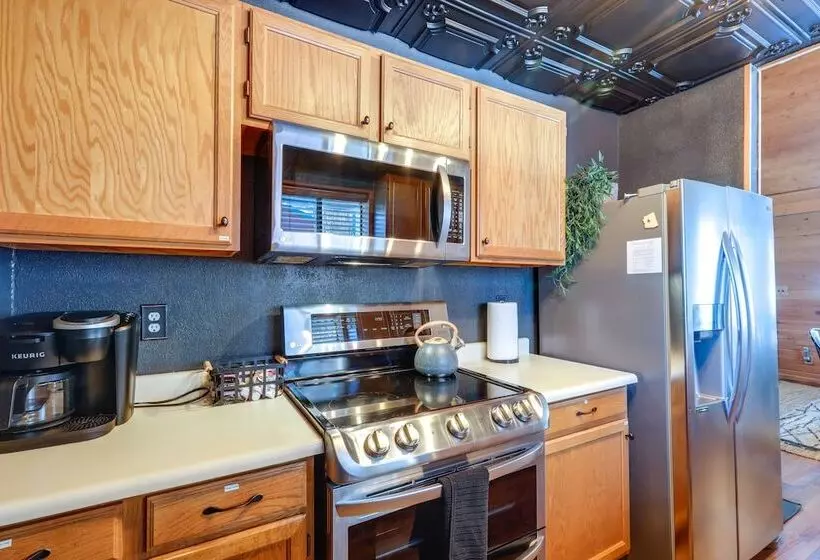 Munds Park Cabin W/ Deck & Fire Pit: Walk To Trail