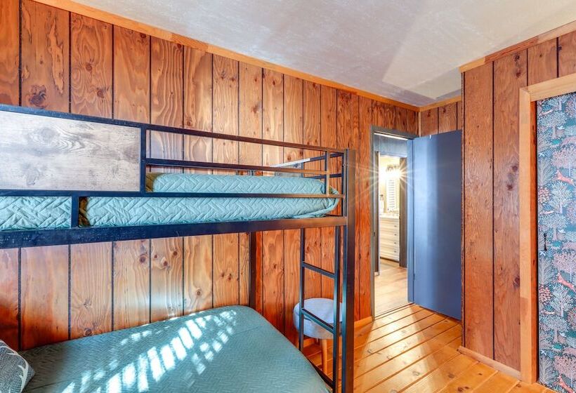 Munds Park Cabin W/ Deck & Fire Pit: Walk To Trail