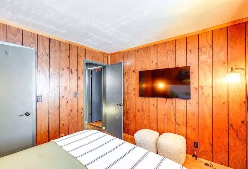 Munds Park Cabin W/ Deck & Fire Pit: Walk To Trail