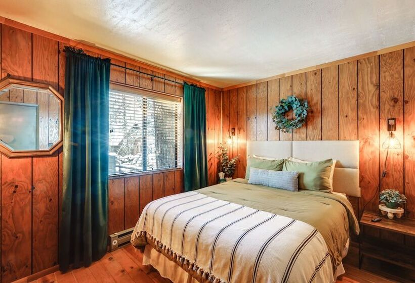 Munds Park Cabin W/ Deck & Fire Pit: Walk To Trail