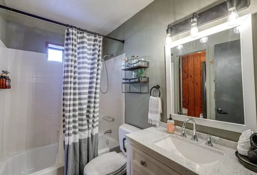 Munds Park Cabin W/ Deck & Fire Pit: Walk To Trail