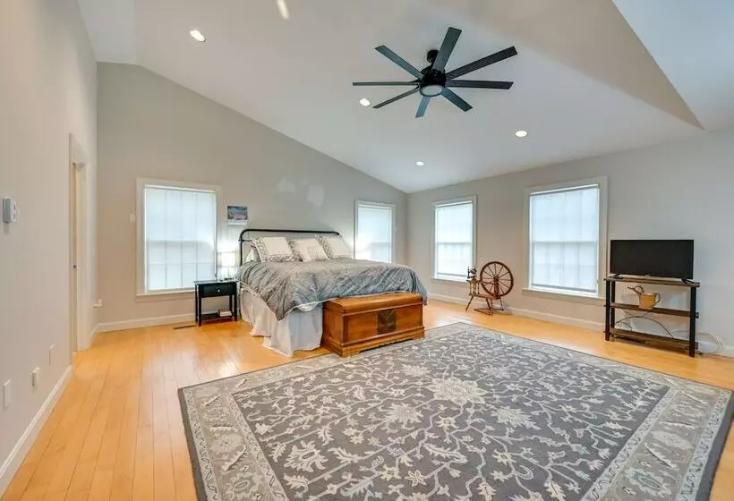 Monterey Home W/ Hot Tub, Pool & Game Room!