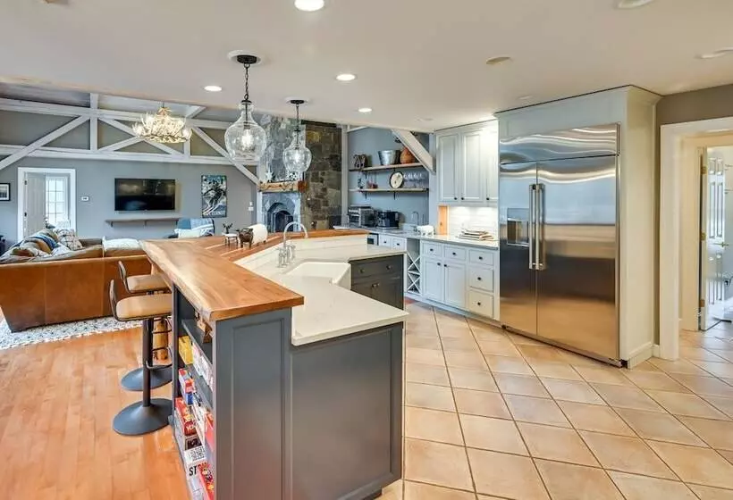 Monterey Home W/ Hot Tub, Pool & Game Room!