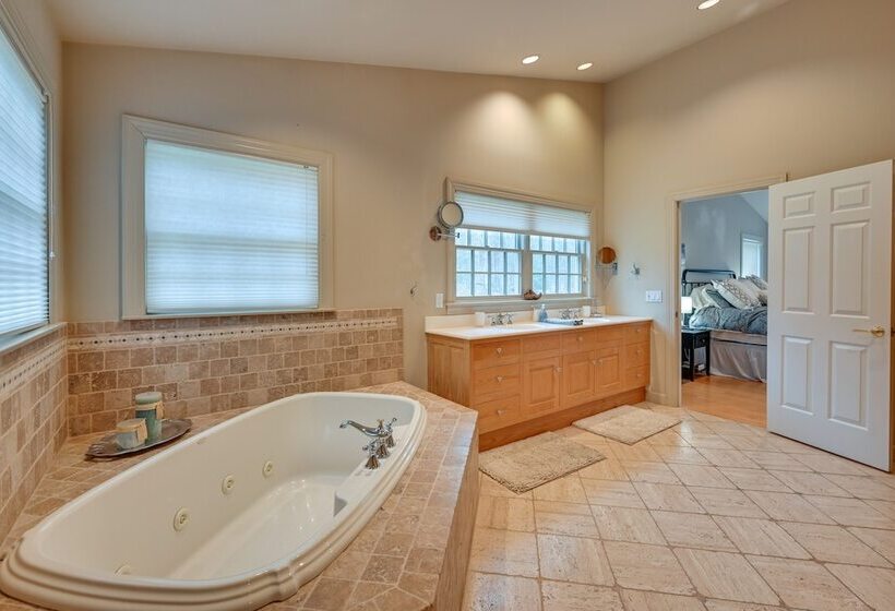 Monterey Home W/ Hot Tub, Pool & Game Room!