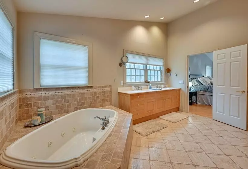 Monterey Home W/ Hot Tub, Pool & Game Room!