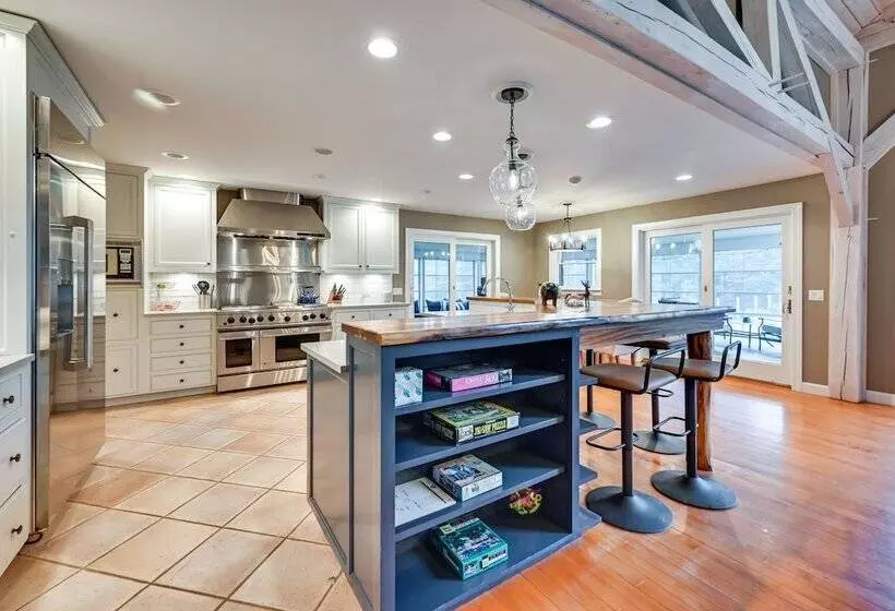 Monterey Home W/ Hot Tub, Pool & Game Room!