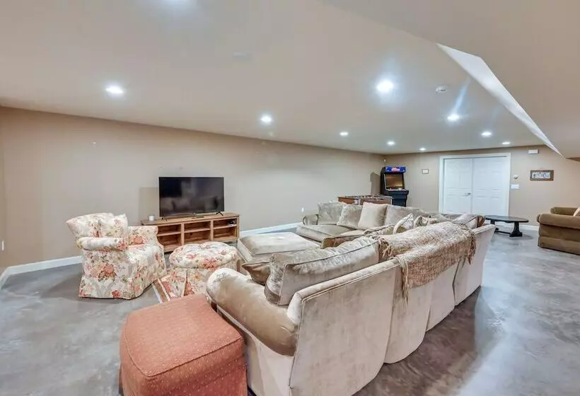 Monterey Home W/ Hot Tub, Pool & Game Room!