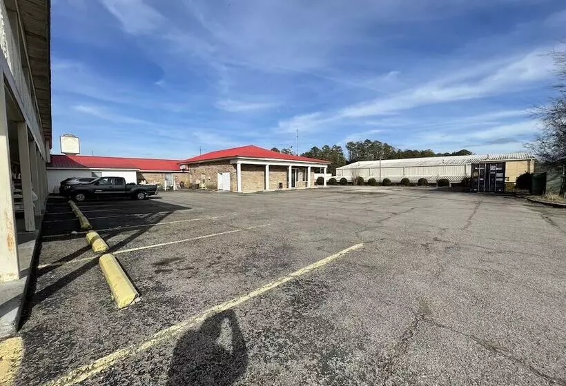 Motelli Covered Bridge Inn & Suites