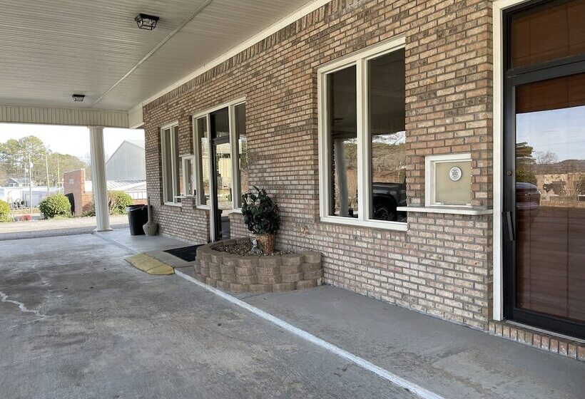 モーテル Covered Bridge Inn & Suites