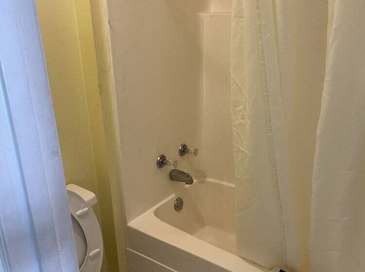 モーテル Covered Bridge Inn & Suites