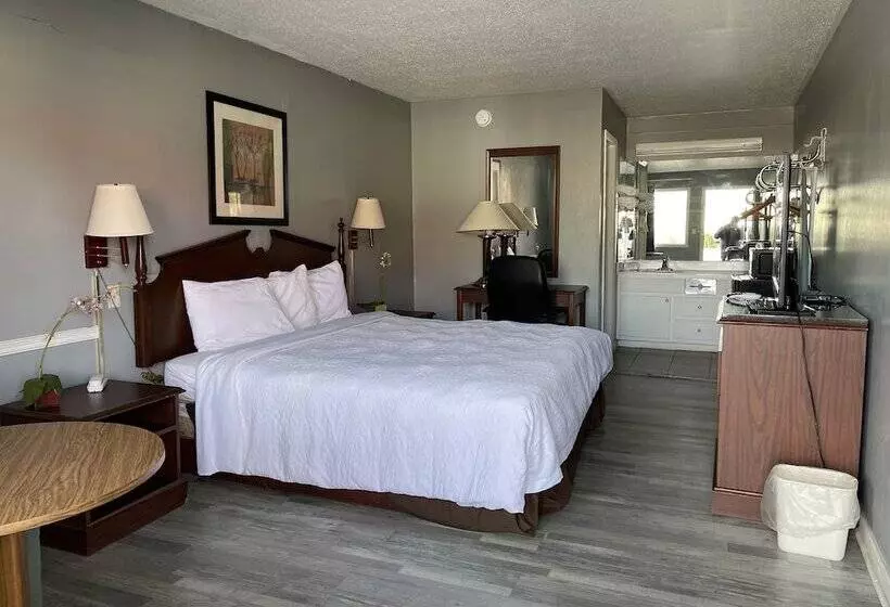 Motelli Covered Bridge Inn & Suites