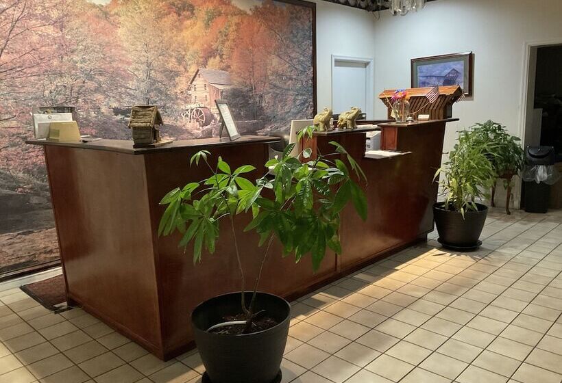 モーテル Covered Bridge Inn & Suites