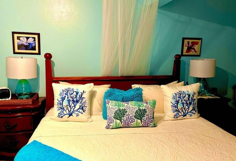 پانسیون Limetree Villa