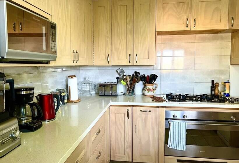 پانسیون Limetree Villa