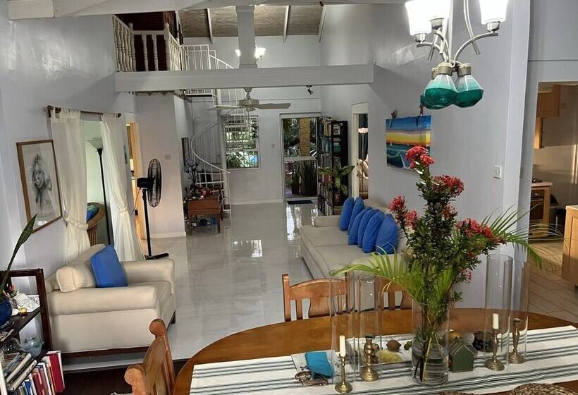 پانسیون Limetree Villa