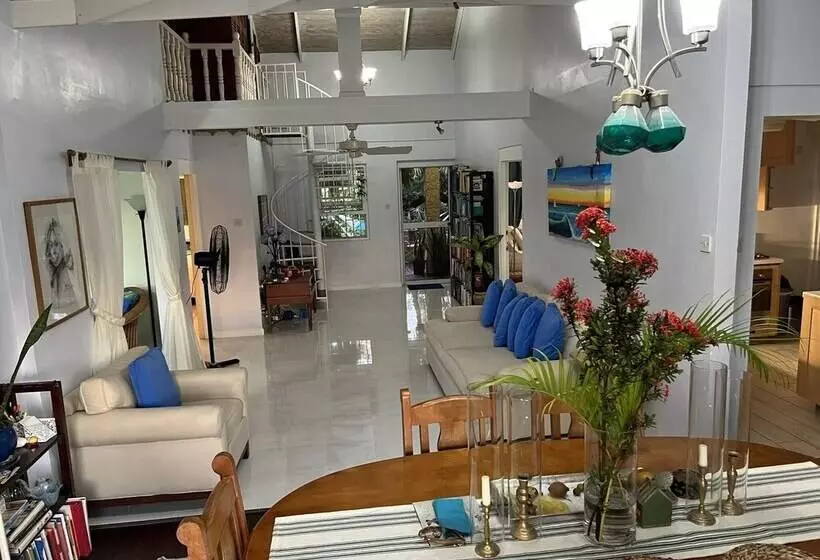 پانسیون Limetree Villa