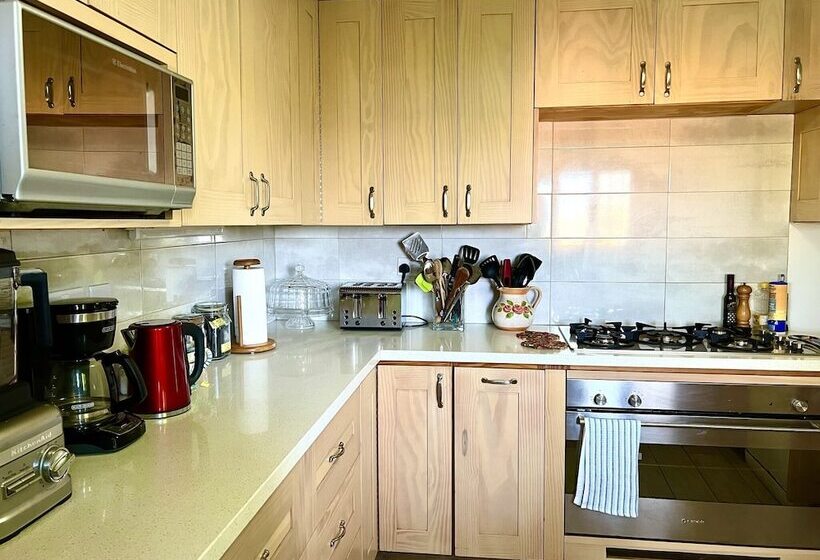 پانسیون Limetree Villa