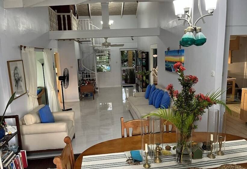 پانسیون Limetree Villa