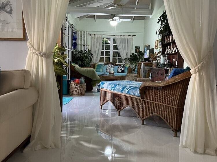 پانسیون Limetree Villa