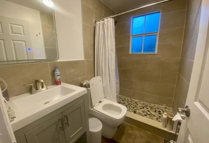 פנסיון Miami Vacations 3 Bedrooms With Parking